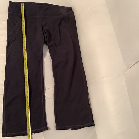 Athleta Cropped Capri Leggings w/ Back Slits Size M - Picture 6 of 11